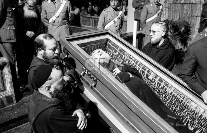 Septembre 1968. Mort de PADRE PIO