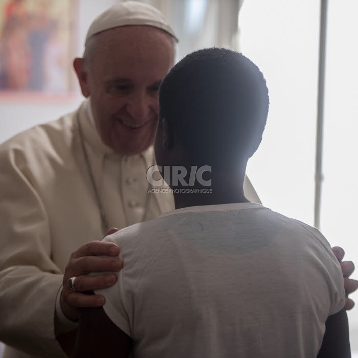 Le pape François visite une maison de la Communauté Pape Jean XXIII à Rome