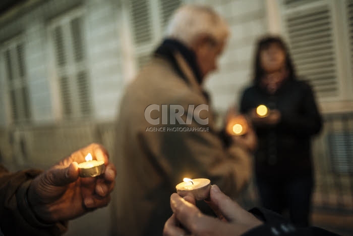 Rassemblement pour la paix devant l’ambassade de Syrie à Paris.