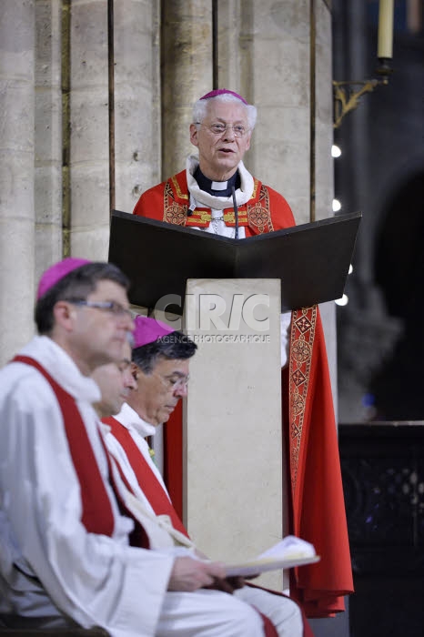 9e Veillée de prière pour la Vie en la cath. Notre-Dame de Paris.