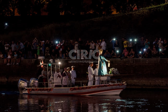 Fête de Noantri, procession de la Madone du Fleuve sur le Tibre à Rome, Italie.