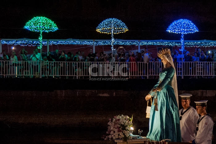 Fête de Noantri, procession de la Madone du Fleuve sur le Tibre à Rome, Italie.