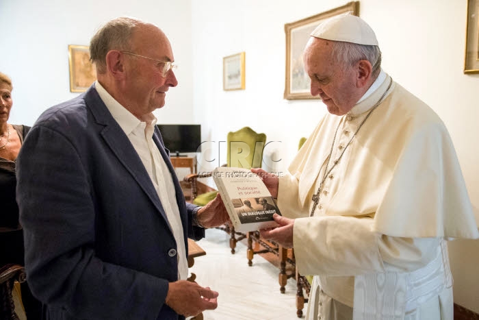 Le pape François et le sociologue français Dominique WOLTON au Vatican