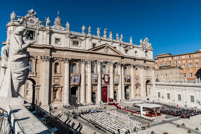 Messe de canonisation de 35 nouveaux saints.