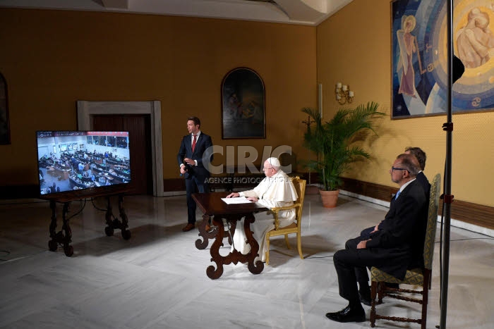 Le pape François s'entretient avec les astronautes de l'ISS.