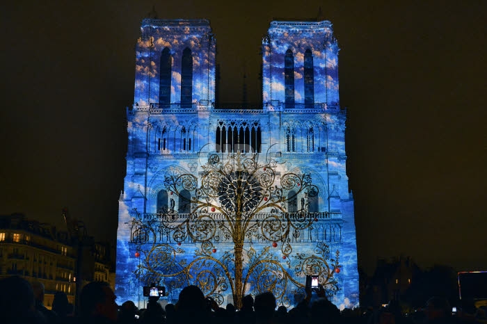 Centenaire de la première guerre mondiale, son et lumière à Notre-Dame de Paris.