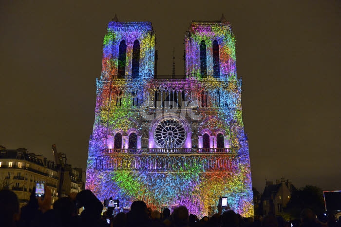 Centenaire de la première guerre mondiale, son et lumière à Notre-Dame de Paris.