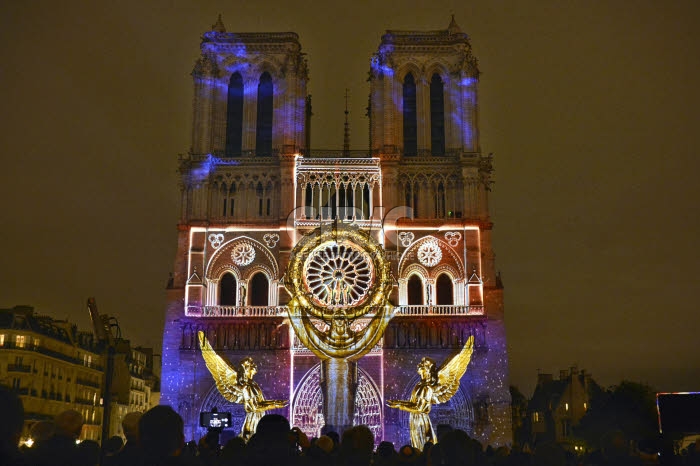 Centenaire de la première guerre mondiale, son et lumière à Notre-Dame de Paris.