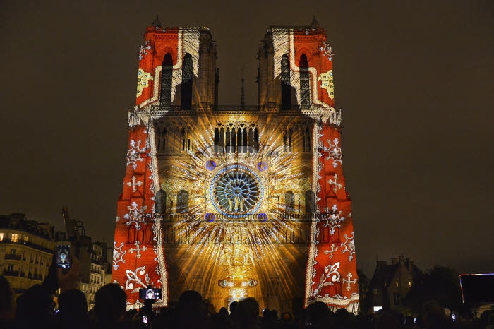 Centenaire de la première guerre mondiale, son et lumière à Notre-Dame de Paris.