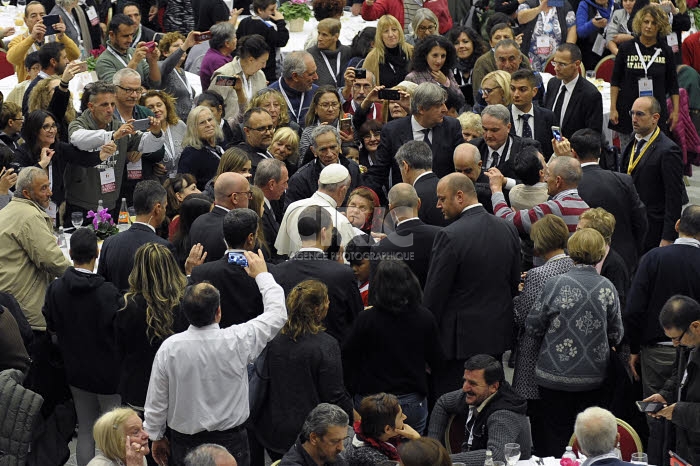 Journée Mondiale de la pauvreté, le pape déjeune avec des personnes démunies