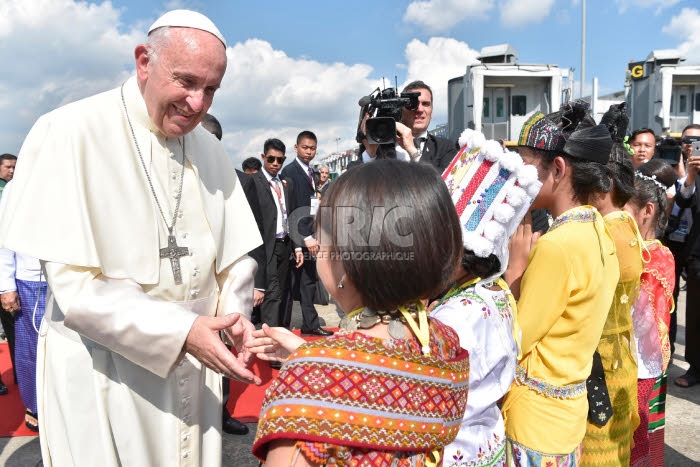 Voyage apostolique du pape François en Birmanie. Arrivée à Rangoun.