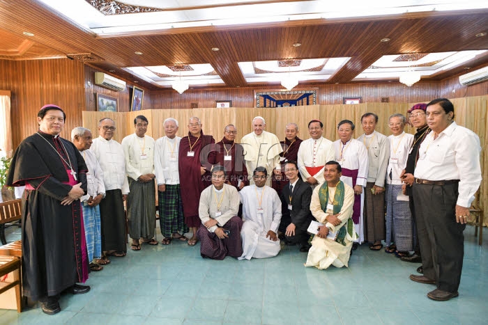 Voyage apostolique du pape François en Birmanie. Pape et responsables des religions.