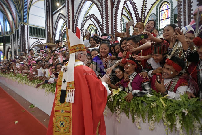 Voyage apostolique du pape François en Birmanie. Messe, cath. Ste Marie à Rangoun