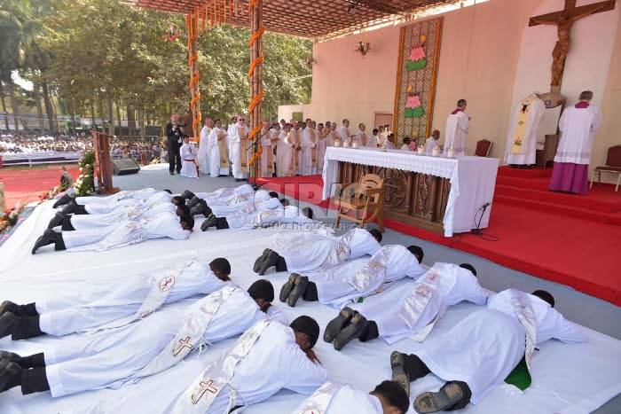 Voyage apostolique du pape François en Bangladesh. Messe au Parc Suhrawardy Udya.