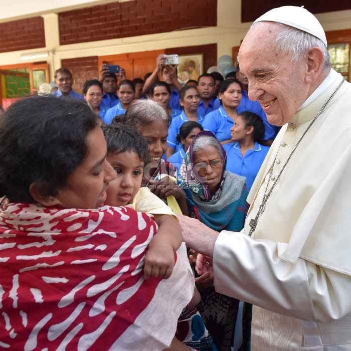 Voyage apostolique du pape François en Bangladesh. Visite à la Maison Mère-Teresa à Dacca
