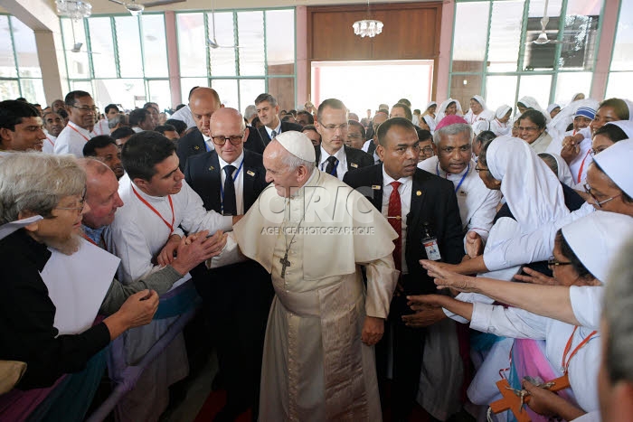 Voyage apostolique du pape François en Bangladesh. Rencontre avec des prêtres, religieux et religieuses à Dacca