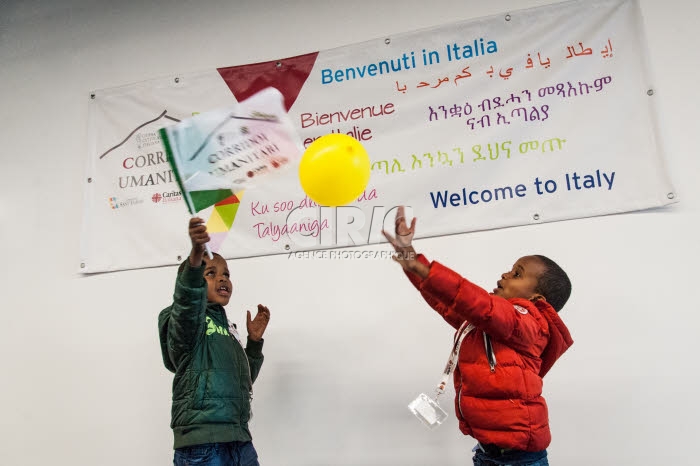 Arrivée de réfugiés en Italie par un couloir humanitaire.