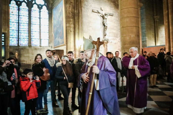 Le Card. VINGT-TROIS, arch. de Paris, prend congé de sa charge.