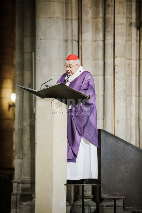 Le Card. VINGT-TROIS, arch. de Paris, prend congé de sa charge.