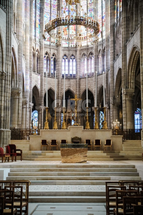 Messe de consécration du nouvel autel de la basilique Saint-Denis.
