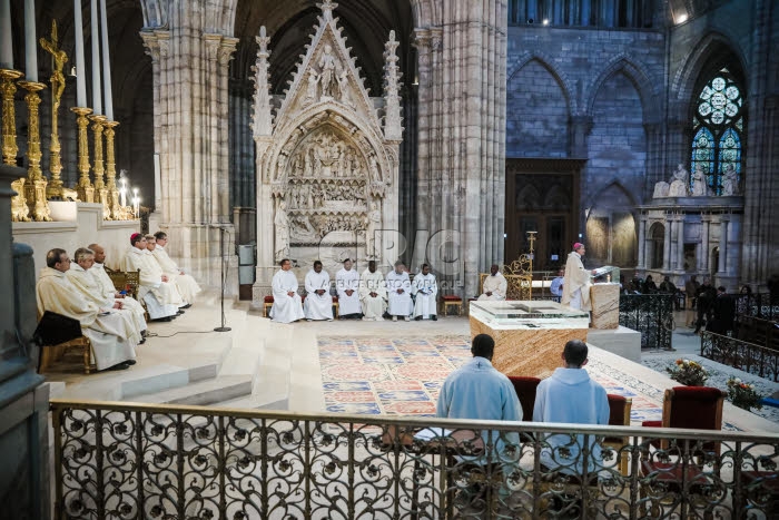 Messe de consécration du nouvel autel de la basilique Saint-Denis.