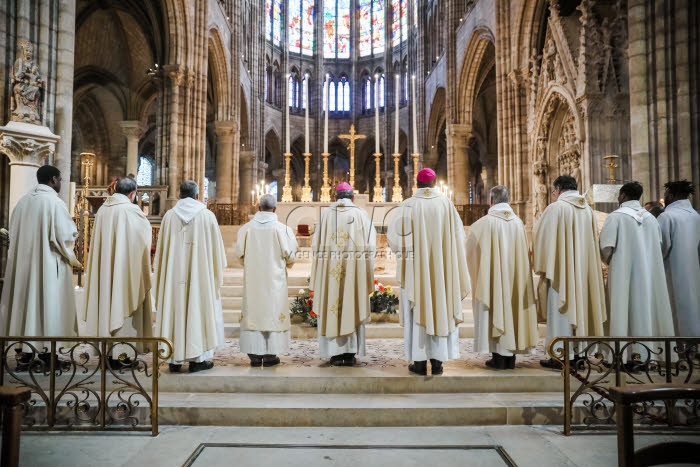 Messe de consécration du nouvel autel de la basilique Saint-Denis.