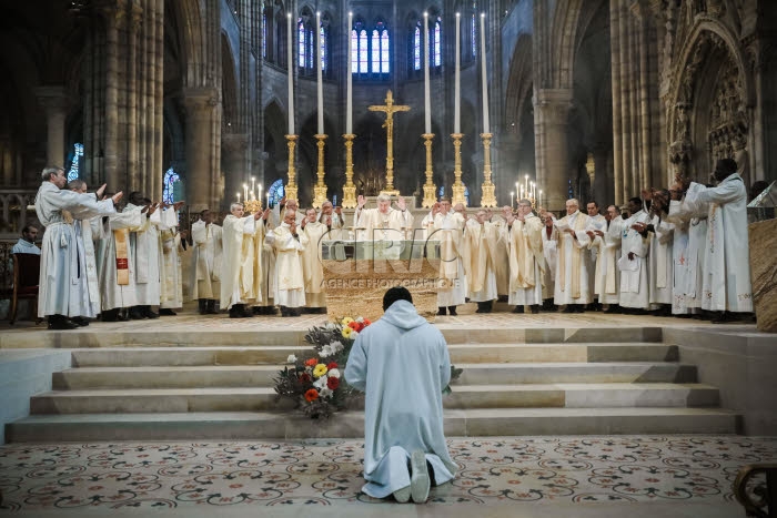 Messe de consécration du nouvel autel de la basilique Saint-Denis.