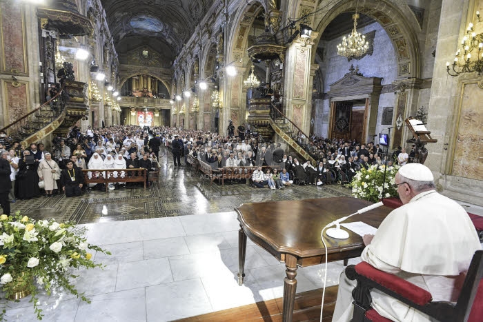 Voyage apostolique du pape François au Chili. Le pape rencontre les prêtres et religieux