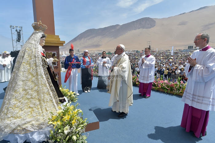 Voyage apostolique du pape François au Chili. Messe au campus Lobito à Iquique.