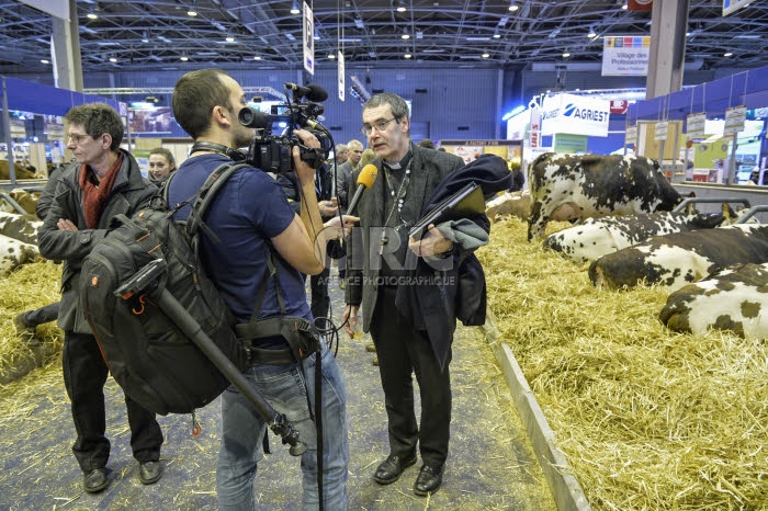 Evêques français au salon de l'agriculture à Paris.