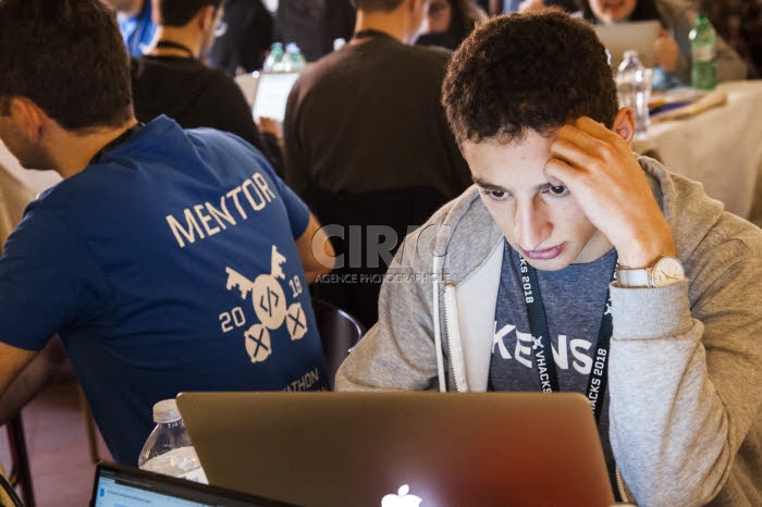 Premier “hackathon”, marathon collaboratif autour de la crise migratoire.