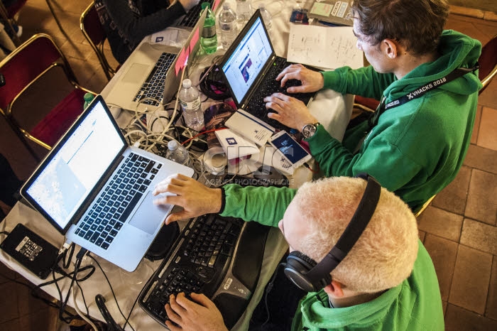 Premier “hackathon”, marathon collaboratif autour de la crise migratoire.
