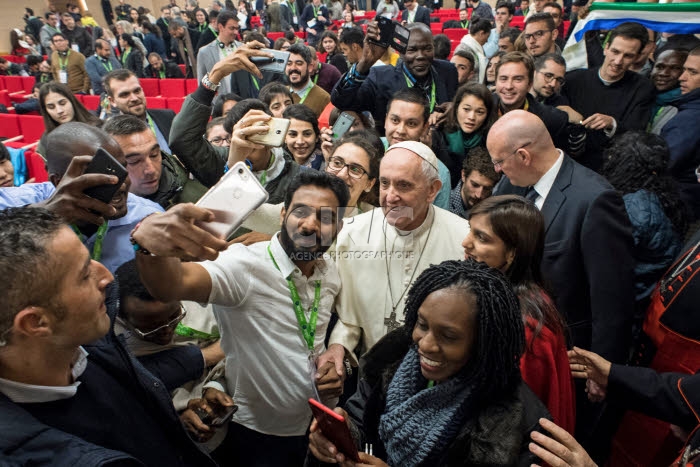 Pré-synode des jeunes à Rome.