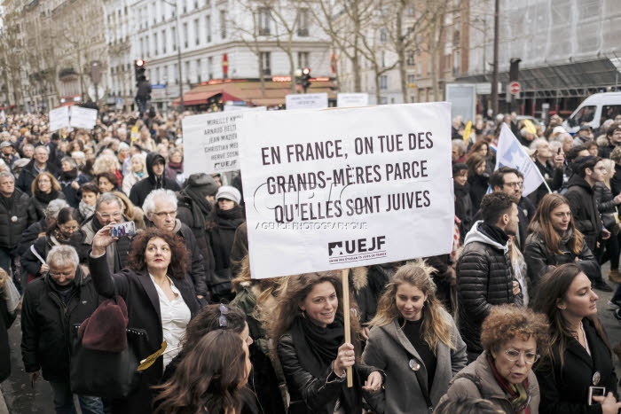 Marche blanche en hommage est rendu à Mireille KNOLL.