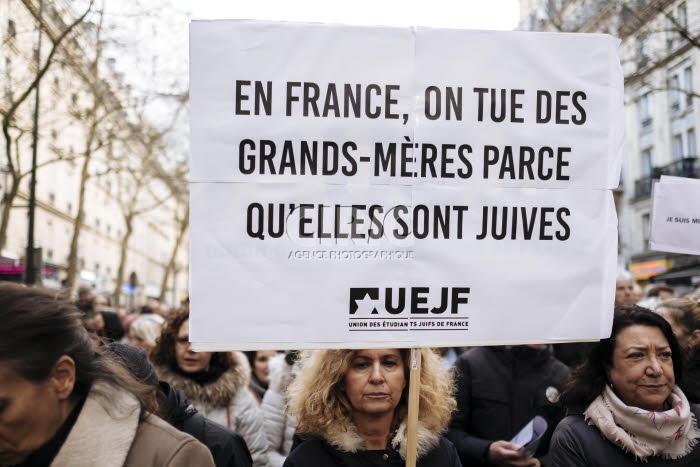 Marche blanche en hommage est rendu à Mireille KNOLL.