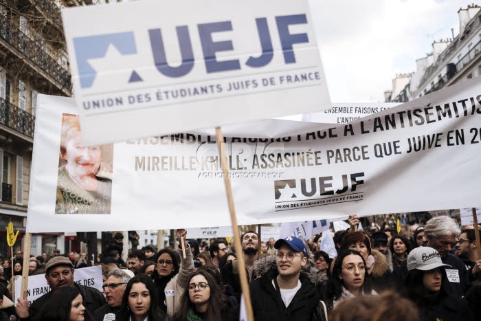 Marche blanche en hommage est rendu à Mireille KNOLL.