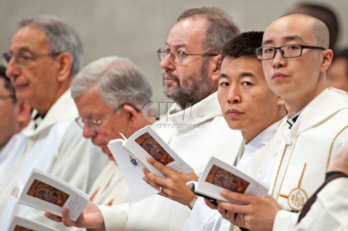 Jeudi Saint. Messe Chrismale en la basilique St Pierre au Vatican.