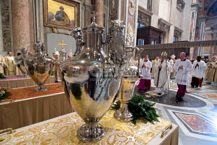Jeudi Saint. Messe Chrismale en la basilique St Pierre au Vatican.