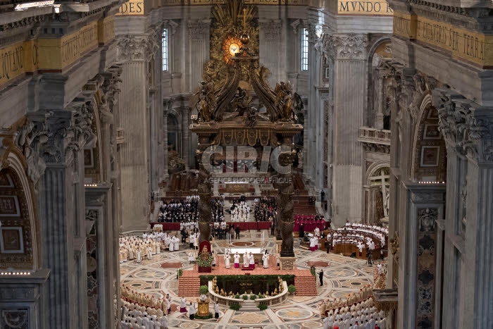 Jeudi Saint. Messe Chrismale en la basilique St Pierre au Vatican.