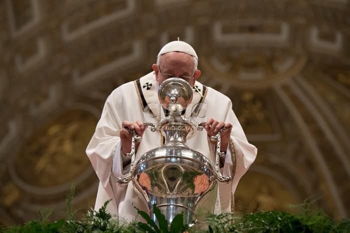 Jeudi Saint. Messe Chrismale en la basilique St Pierre au Vatican.
