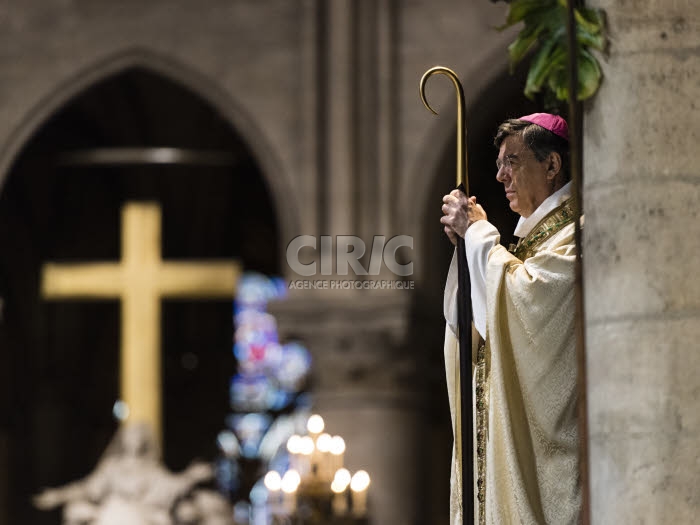 Messe Chrismale célébrée en la cathédrale Notre Dame à Paris.