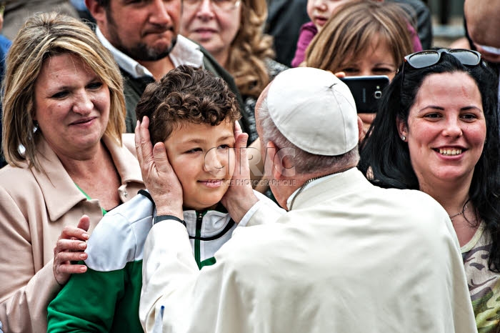 Visite pastorale du Pape dans le quartier difficile du Corviale à Rome, Italie.