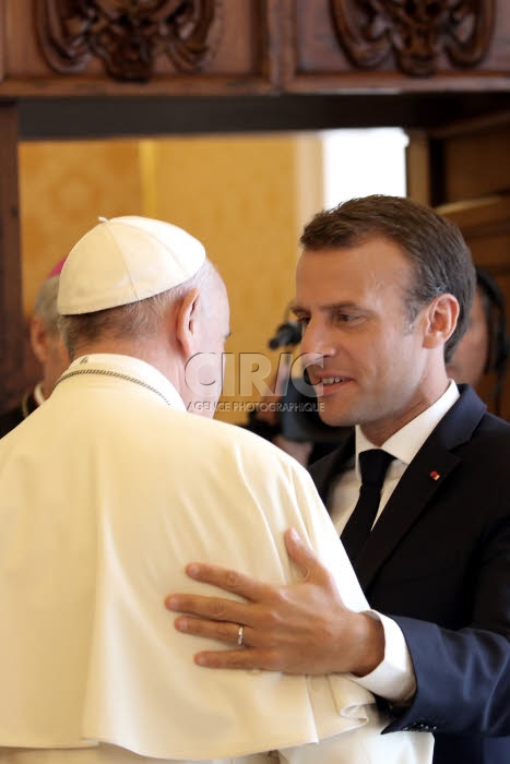 Le pape François reçoit le président Emmanuel MACRON au Vatican.