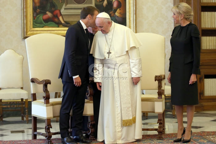 Le pape François reçoit le président Emmanuel MACRON au Vatican.