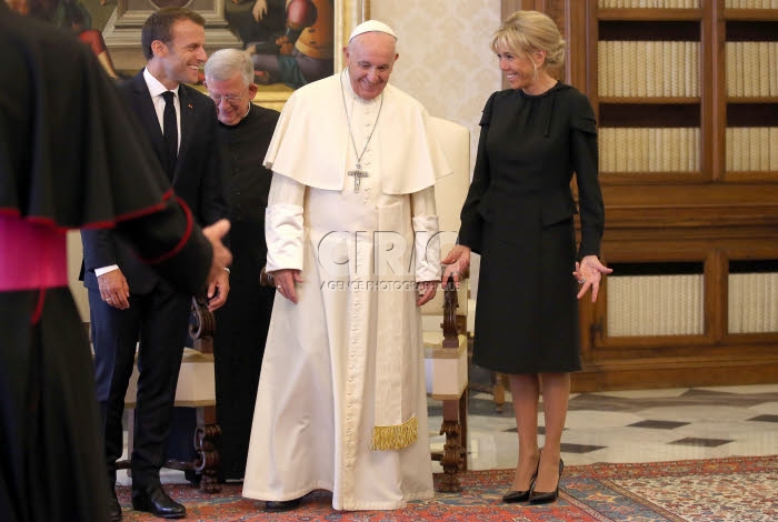 Le pape François reçoit le président Emmanuel MACRON au Vatican.
