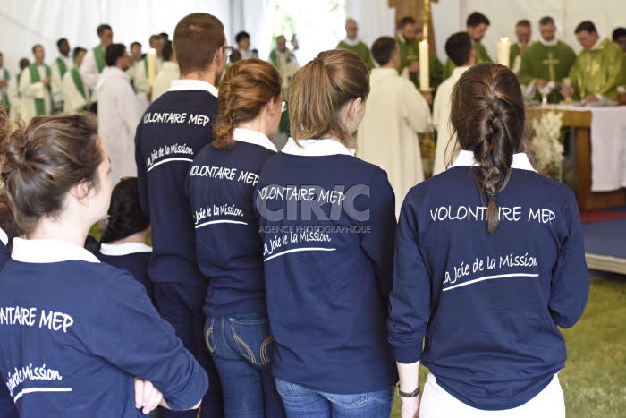 Messe d’envoi en mission des Volontaires MEP, Paris, France.
