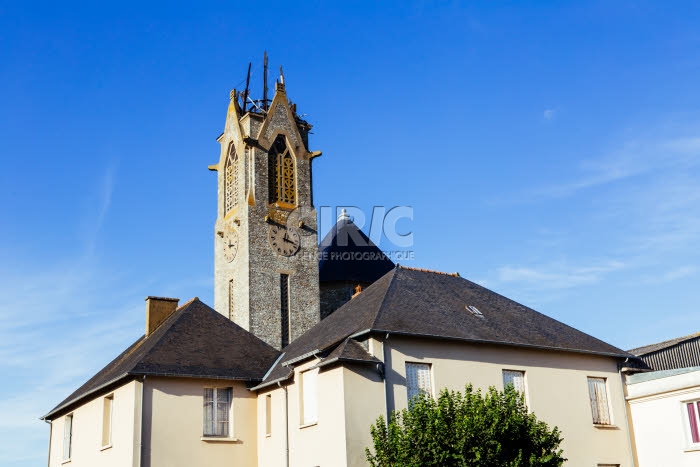 Incendie dans la toiture du clocher de l'église Sainte-Thérèse à Rennes.