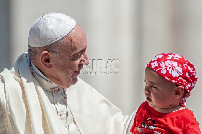 Le pape François et un enfant.