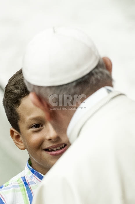 Le pape François reçoit les membres de l'Association italienne des parents au Vatican.