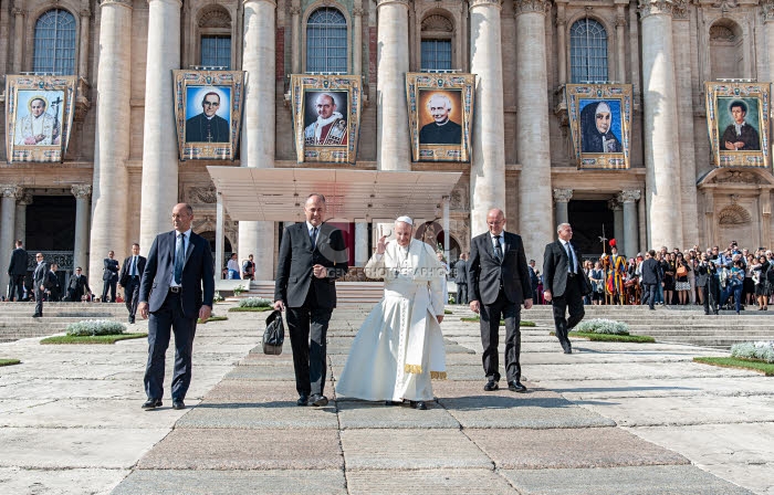 Canonisation de sept saints au Vatican.